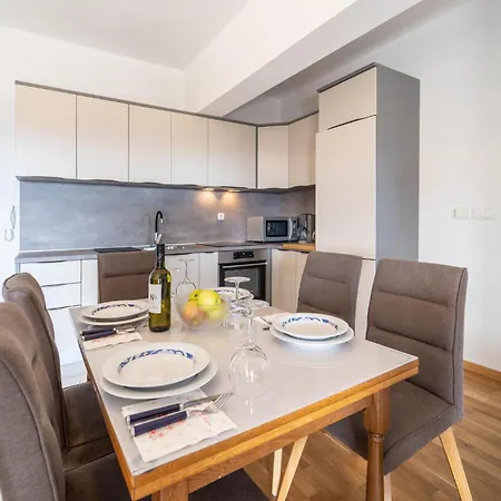 Stunning In With Kitchen Apartment Sukosan
