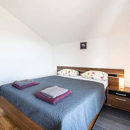 Stunning In With Kitchen Apartment Sukosan